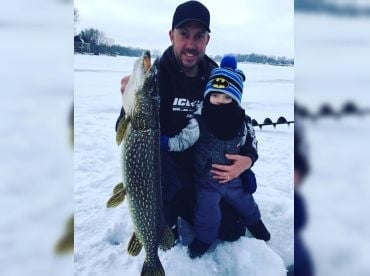 Pj's Guide Services – Ice Fishing